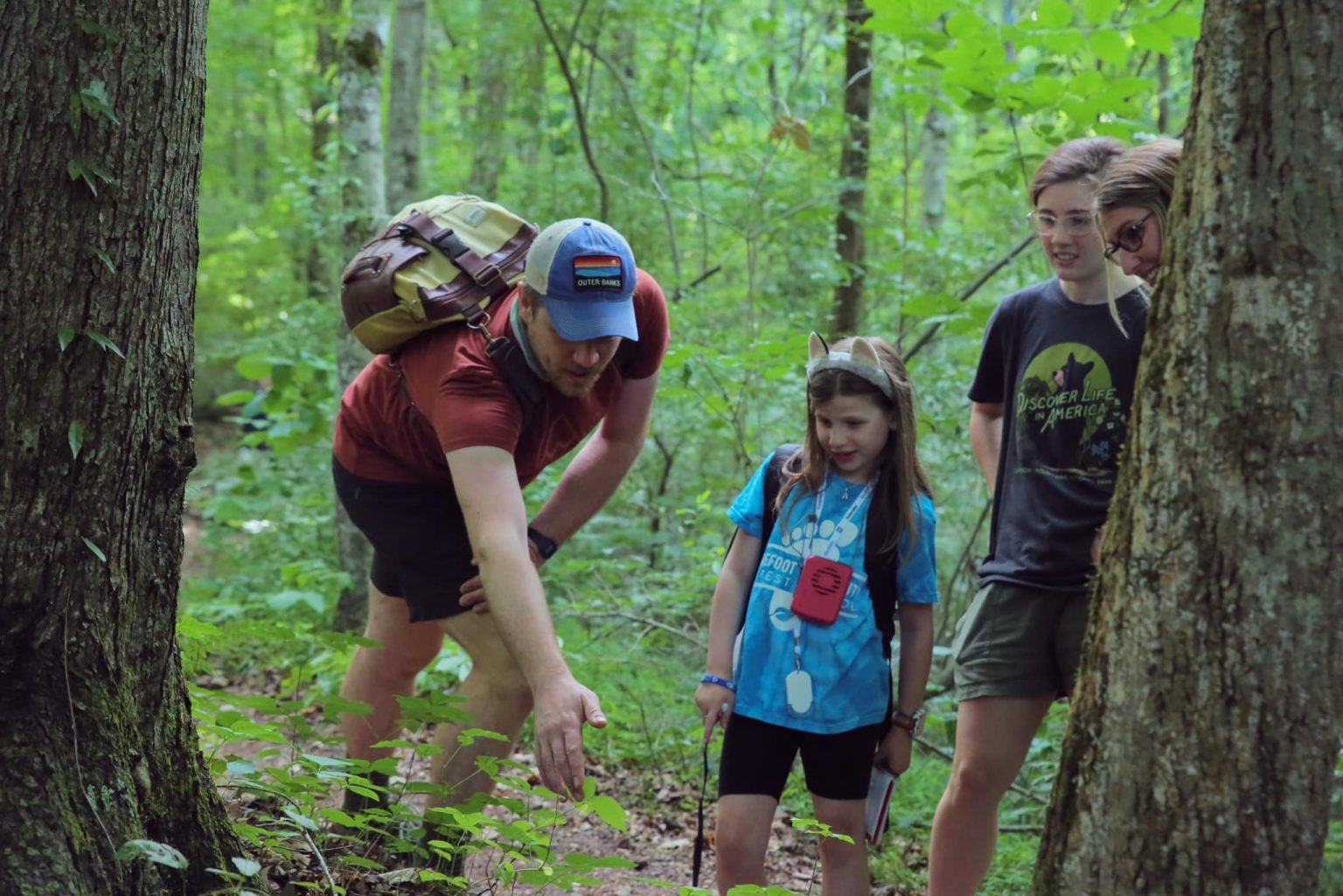 Will Kuhn, director of science and research for Discover Life in America, points out a plant to a budding scientist during one of the many events DLiA holds to get the public involved in cataloguing the Smokies’ impressive biodiversity. Photo provided by DLiA.