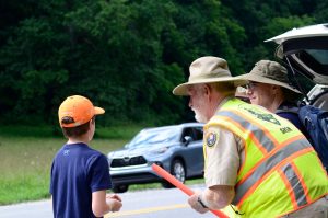 Robert Triplett, team lead for the Monday night volunteer crew, shares his knowledge about elk with a young visitor. Photo provided by Holly Kays, Smokies Life.